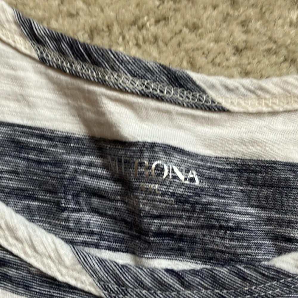Striped top - Picture 2 of 2